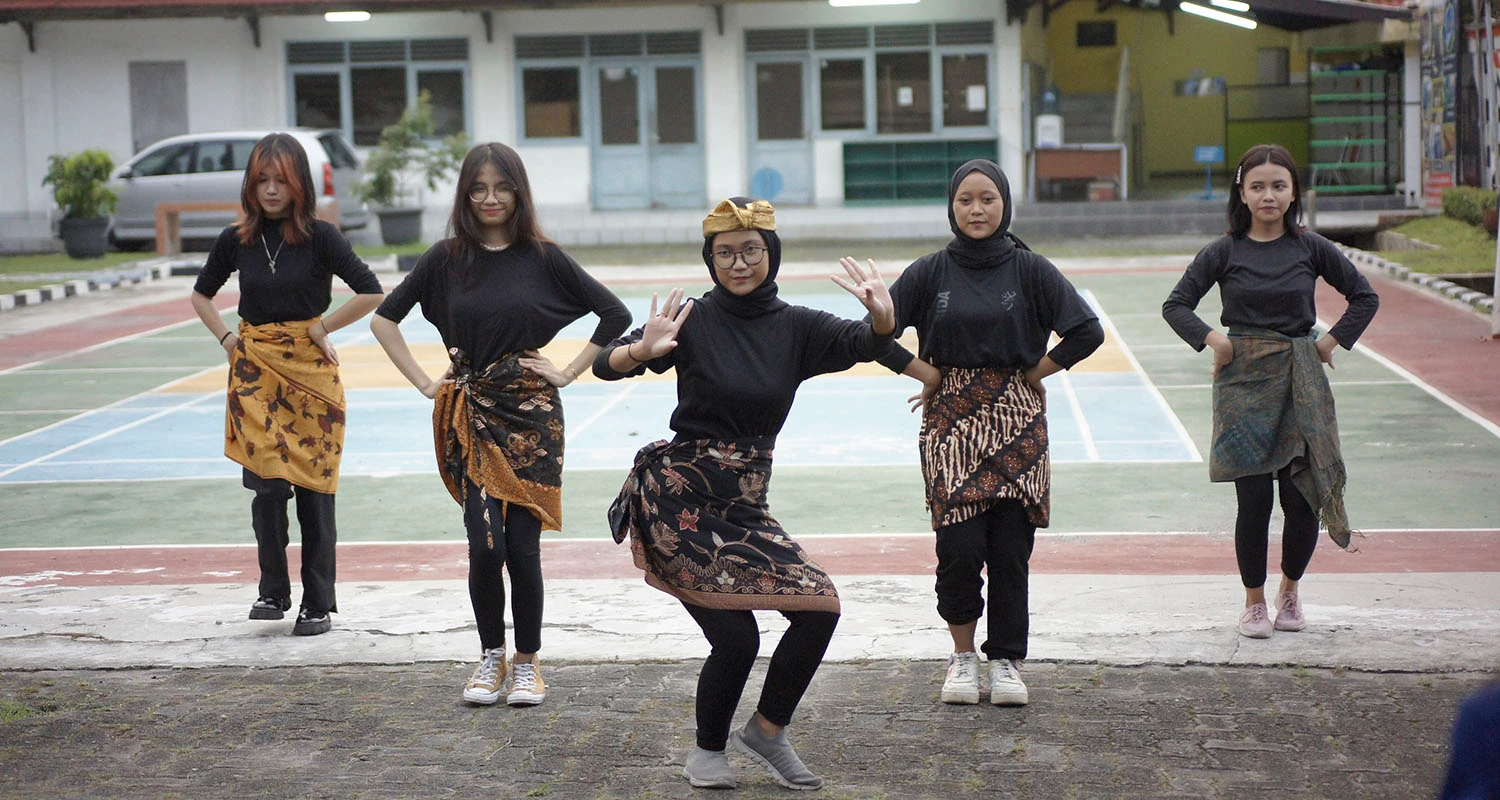 Seni Universitas LIA